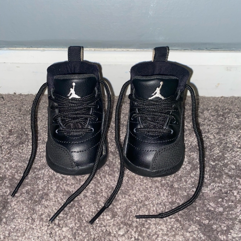 Black Jordan 12 size 3